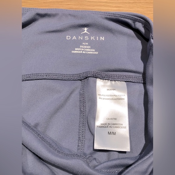 Ladies Danskin Capri Leggings - Size M - Picture 8 of 8